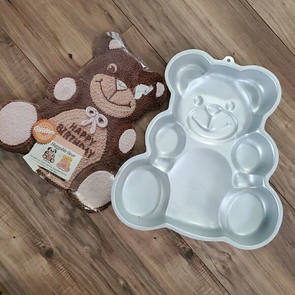 Wilton | 1982 Huggable Bear Cake Pan - Picture 1 of 5
